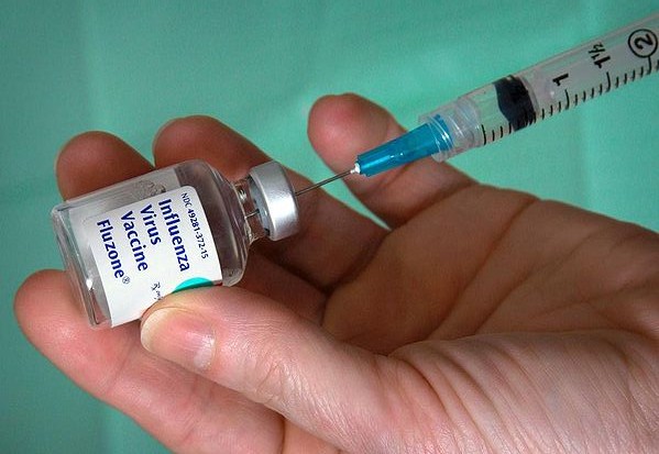 Bój o strzykawkę: szczepić, czy nie? - Fot. Wikipedia