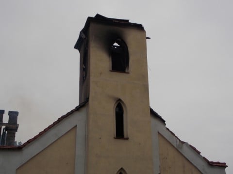 Płonął zabytkowy kościół w Oławie - 1