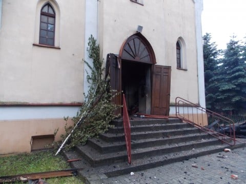 Płonął zabytkowy kościół w Oławie - 7
