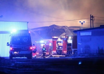 Wrocław: Nocny pożar hali do squasha (ZDJĘCIA) - 9