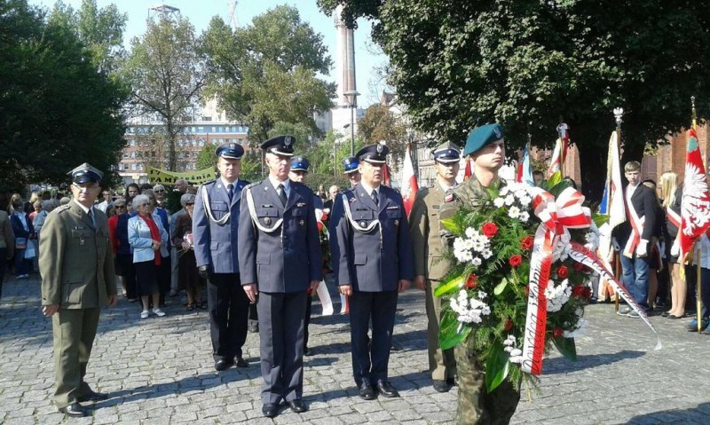 Sybiracy spotkali się pod pomnikiem (ZDJĘCIA) - zdjęcia: Przemek Gałecki (Radio Wrocław)