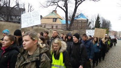 Świdnica: Nie pomogły protesty i marsze. IV liceum  do likwidacji - 2