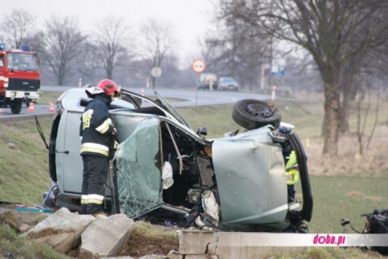 Wypadek na DK 35. Dwie osoby ciężko ranne (ZDJĘCIA) - zdjęcia: Doba.pl