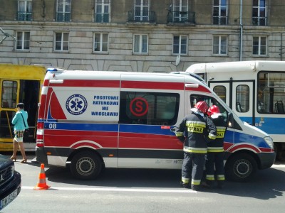 Wypadek dwóch tramwajów. 6 osób trafiło do szpitala - 2