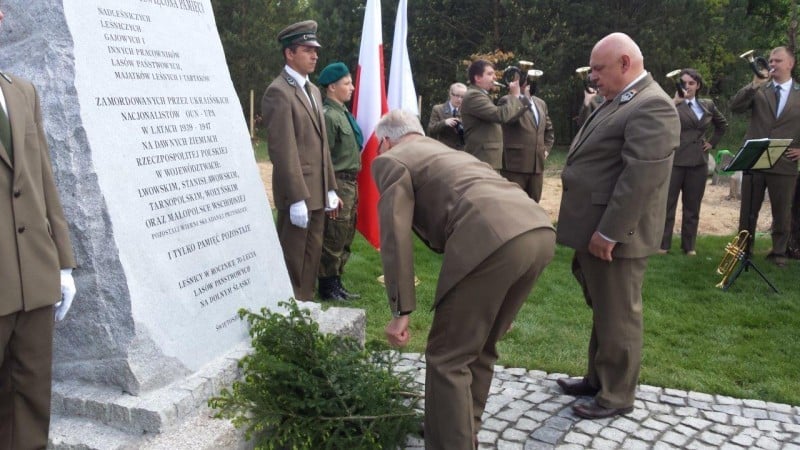 Leśnicy odsłonili pomnik ku czci pomordowanych przez OUN-UPA - fot. Piotr Słowiński (Radio Wrocław)