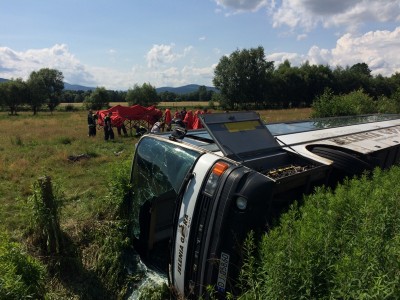 Jelenia Góra: Autobus wjechał do rowu, 11 osób rannych (FOTO) - 2