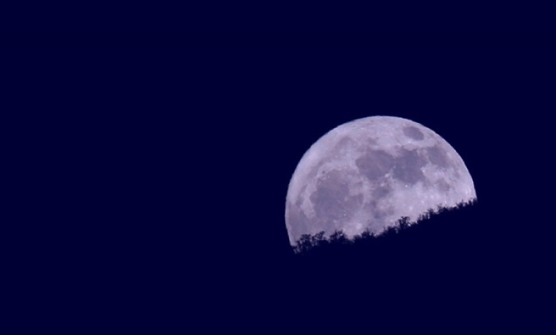Wyjątkowa noc i niebieska pełnia Księżyca (ZOBACZ) - fot. Brian from Bountiful/Wikimedia Commons