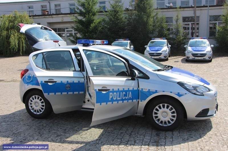 Nowe radiowozy dla dolnośląskiej policji (ZDJĘCIA, FILM) - fot. www.dolnoslaska.policja.gov.pl