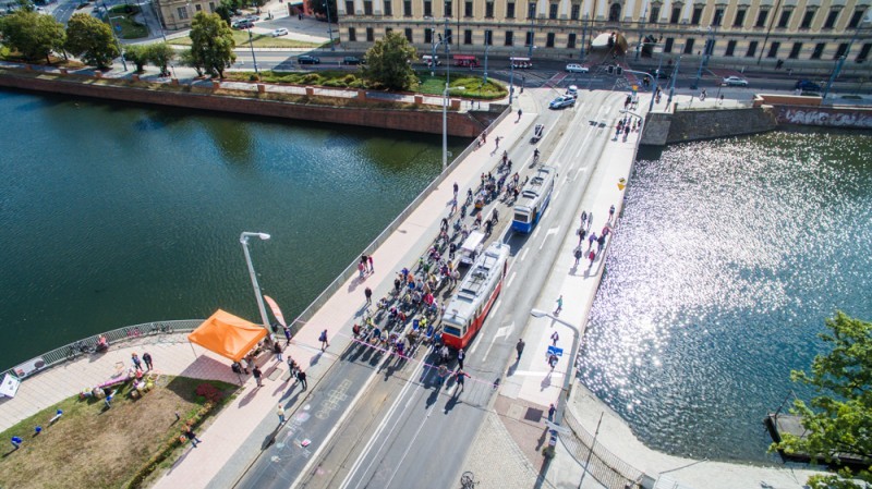 Parada mobilności na moście Uniwersyteckim - fot. Marcin Pławnicki