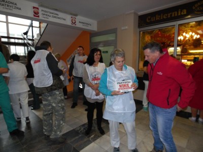 Jelenia Góra: W proteście wyszli przed szpital (FOTO) - 0