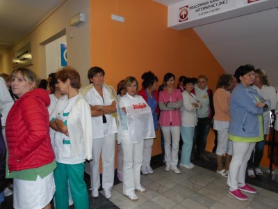 Jelenia Góra: W proteście wyszli przed szpital (FOTO) - 3