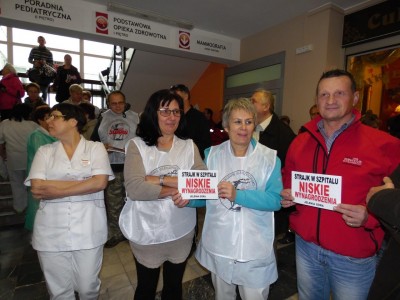 Jelenia Góra: W proteście wyszli przed szpital (FOTO) - 7
